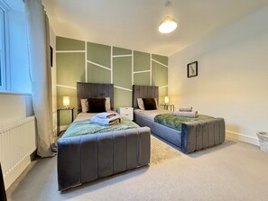 2 habitaciones, tabla de planchar con plancha y wifi gratis 