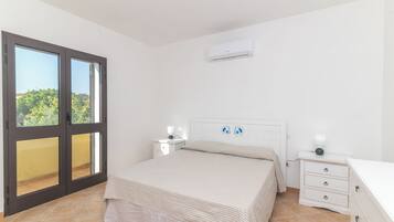 1 camera, ferro/asse da stiro, lenzuola