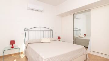 2 bedrooms, iron/ironing board, bed sheets