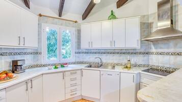 Réfrigérateur, micro-ondes, four, lave-vaisselle