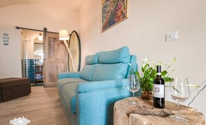 TV - Apartment 'Pieds Dans L'eau' with Private Terrace and Wi-Fi (Bogliasco)