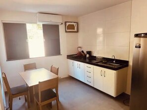 1 bedroom, free WiFi - Suíte charmosa a 30 m da Orla Bardot 01 (Búzios)