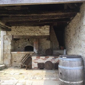 Property grounds - 'Gite Cosy En Pierres Apparentes' House with Private Pool, Private Terrace & Shared Garden (Fossemagne)