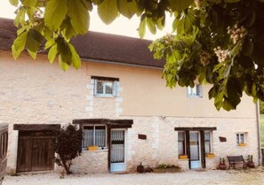 Exterior - 'Gite Cosy En Pierres Apparentes' House with Private Pool, Private Terrace & Shared Garden (Fossemagne)
