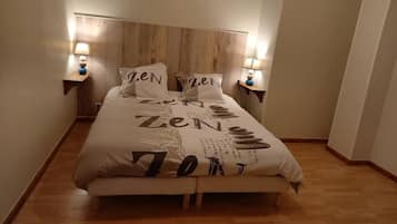 Iron/ironing board, bed sheets
