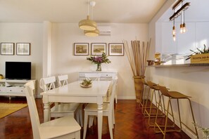 Dining - Villa 'Casa Do Loureiro' with Sea View, Wi-Fi and Air Conditioning (Funchal)