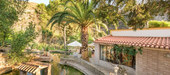 Holiday Home 'Casa Cisne - Selão Da Eira' with Lake View, Shared Pool and Wi-Fi