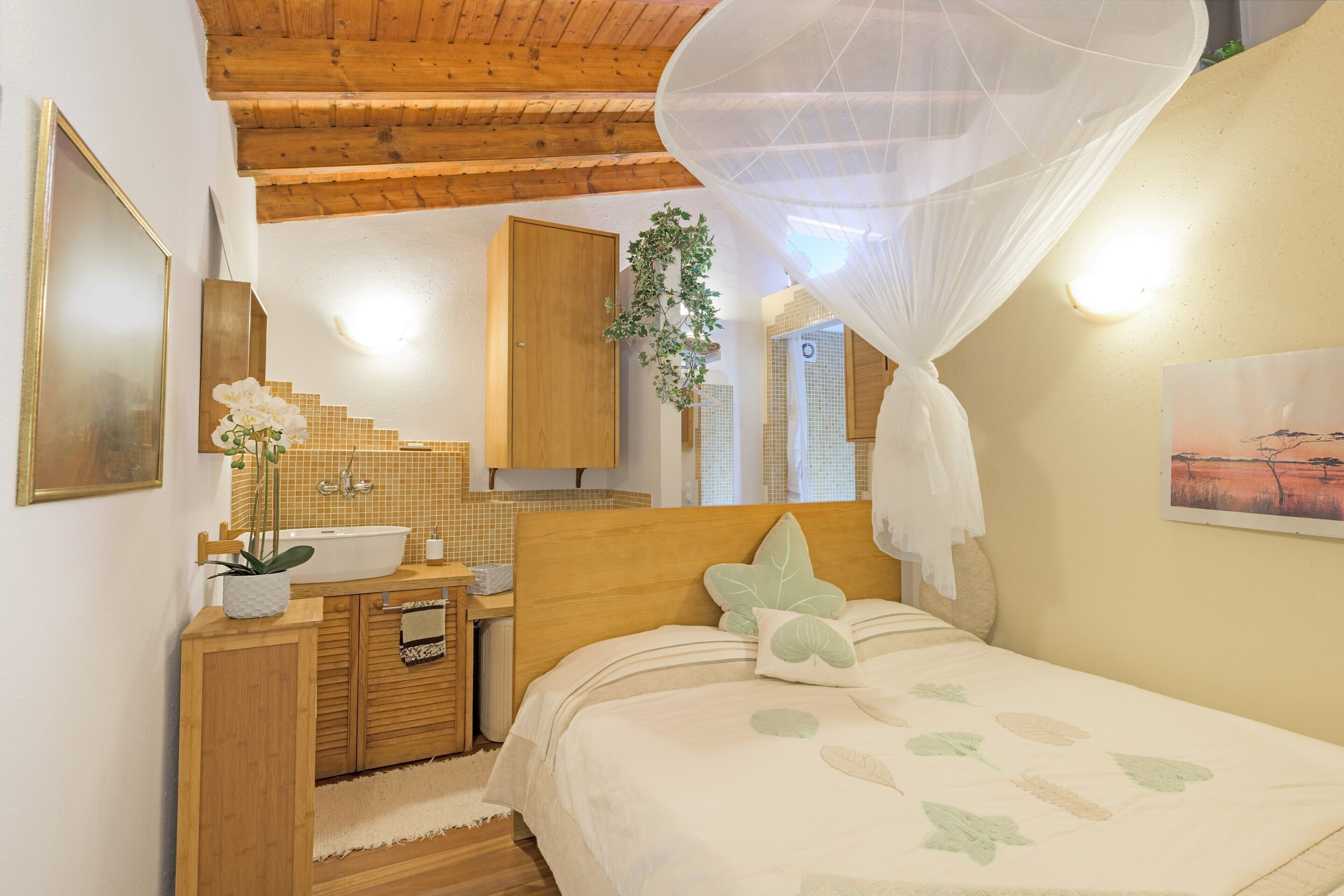 3 bedrooms, iron/ironing board, free WiFi, bed sheets