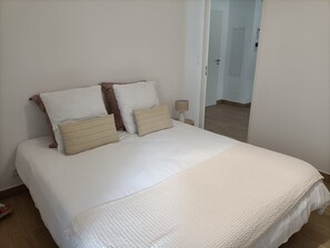 2 bedrooms, iron/ironing board, free WiFi