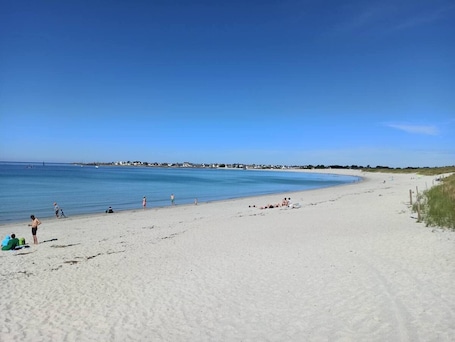 Beach nearby. Gîte Terre Mer des Sables Blancs – Peaceful Retreat with Garden and Dune Views