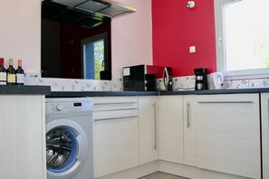 Refrigerador, microondas, horno, placa de cocina