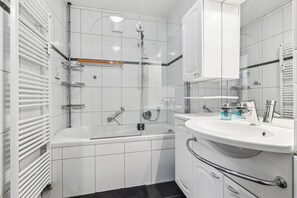 Amenidades de baño gratuitas, secadora de cabello, toallas, jabón 