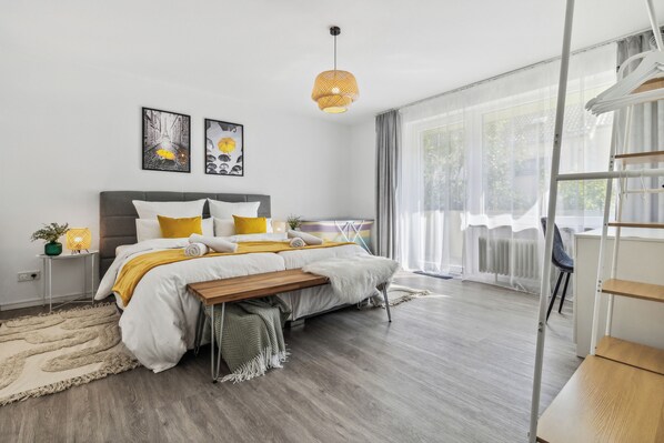 3 bedrooms, desk, iron/ironing board, WiFi