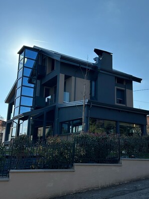 Mặt tiền nơi lưu trú