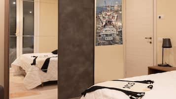 Suite Deluxe, balcón, vista al jardín | 1 habitación, edredón, camas con efecto memoria y minibar
