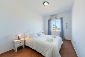 2 makuuhuonetta, silitysrauta/-lauta, ilmainen Wi-Fi, vuodevaatteet