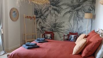 4 bedrooms, desk, iron/ironing board, travel cot