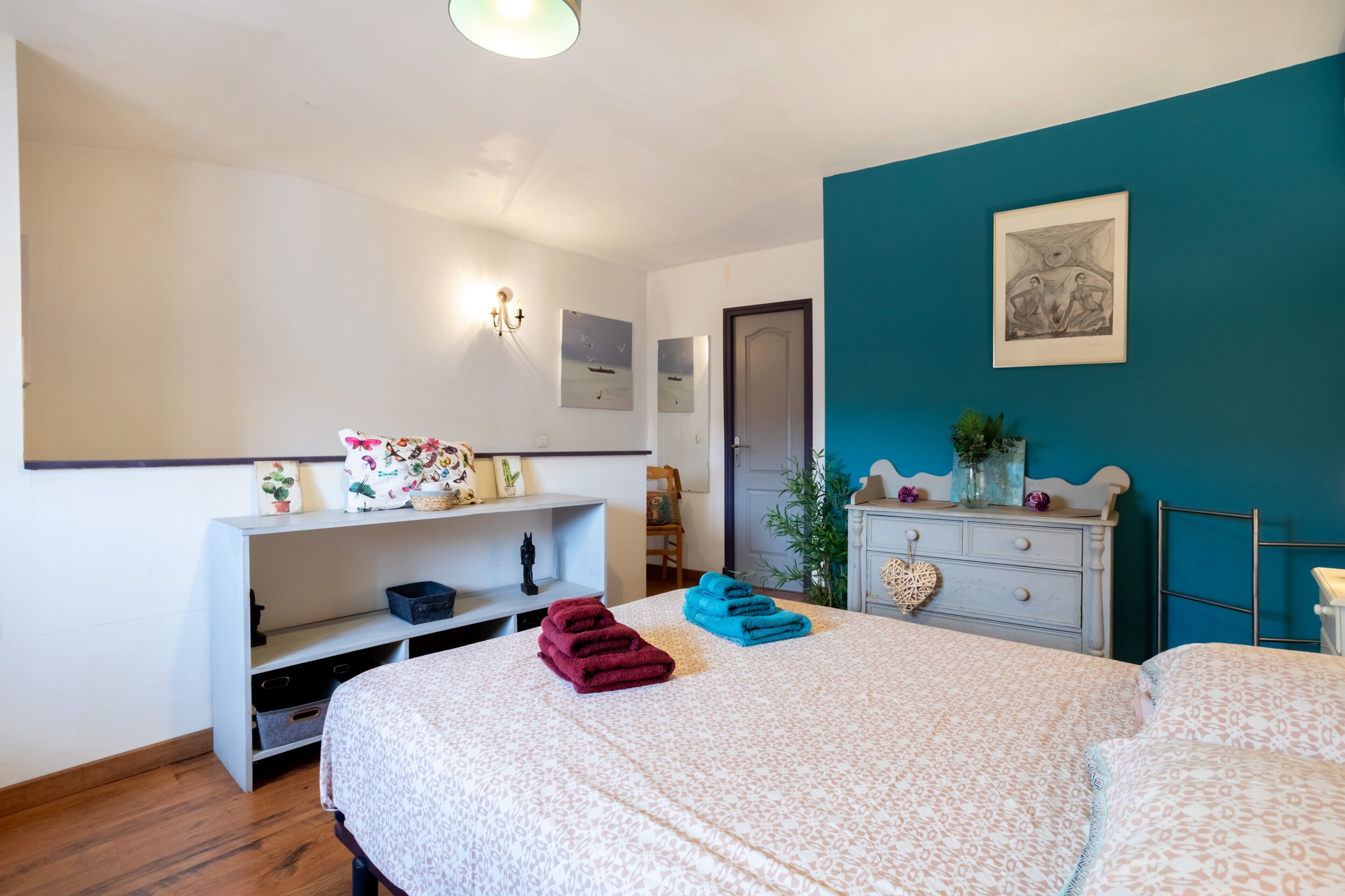 1 slaapkamer, een strijkplank/strijkijzer, gratis wifi, beddengoed