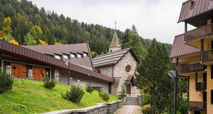 Apartment 'Campiglio Des Alpes' with Shared Garden and Balcony