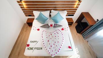 Deluxe Double / Twin Room, Garden View | In-room safe, laptop workspace, blackout curtains, soundproofing