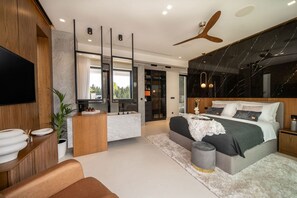 3 bedrooms, in-room safe, iron/ironing board, free WiFi
