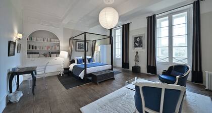Chambre 'Olympe' avec piscine partagée, terrasse partagée et Wi-Fi