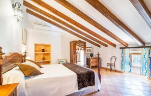 4 bedrooms, iron/ironing board, free WiFi, bed sheets - Country House 'Son Gabriela' with Private Pool, Wi-Fi and Air Conditioning (Illes Balears)