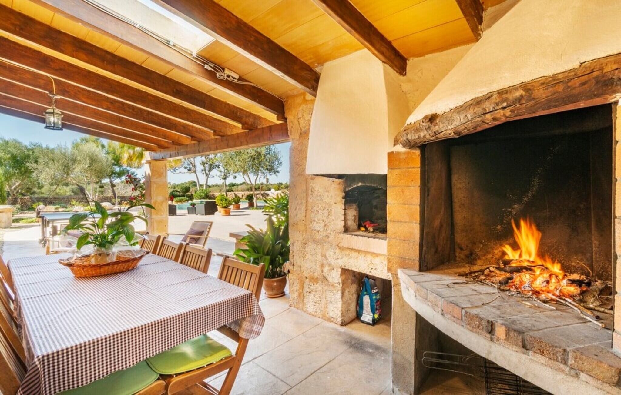 屋外ダイニングエリア