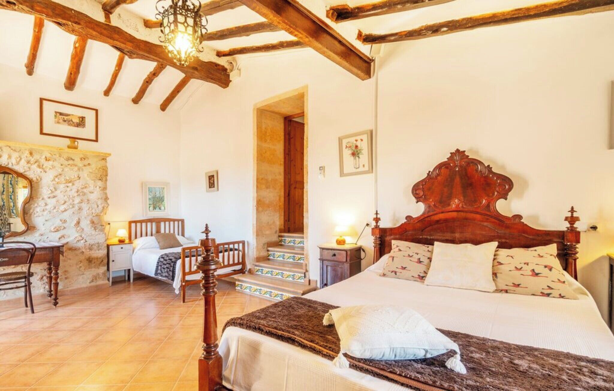 4 slaapkamers, een strijkplank/strijkijzer, gratis wifi, beddengoed