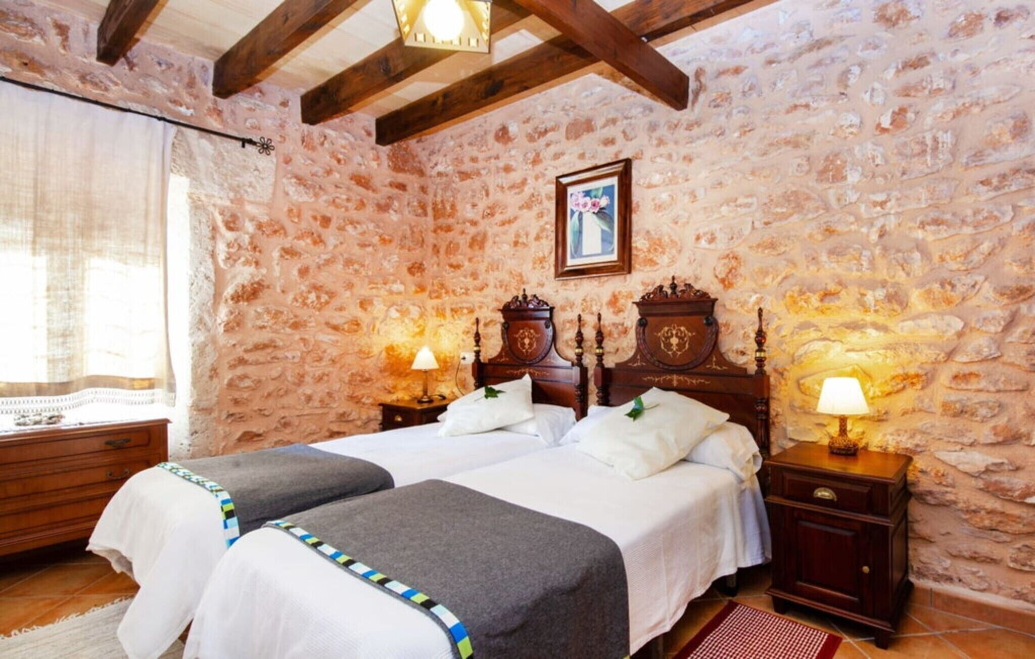 4 室のベッドルーム、アイロン / アイロン台、WiFi (無料)、ベッドシーツ