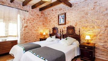 4 slaapkamers, een strijkplank/strijkijzer, gratis wifi, beddengoed