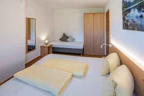 1 bedroom, free WiFi, bed sheets - Apartment 'Hausergut Bonita 4' with Mountain View, Shared Garden and Wi-Fi (Sluderno)