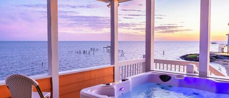 Outdoor spa tub