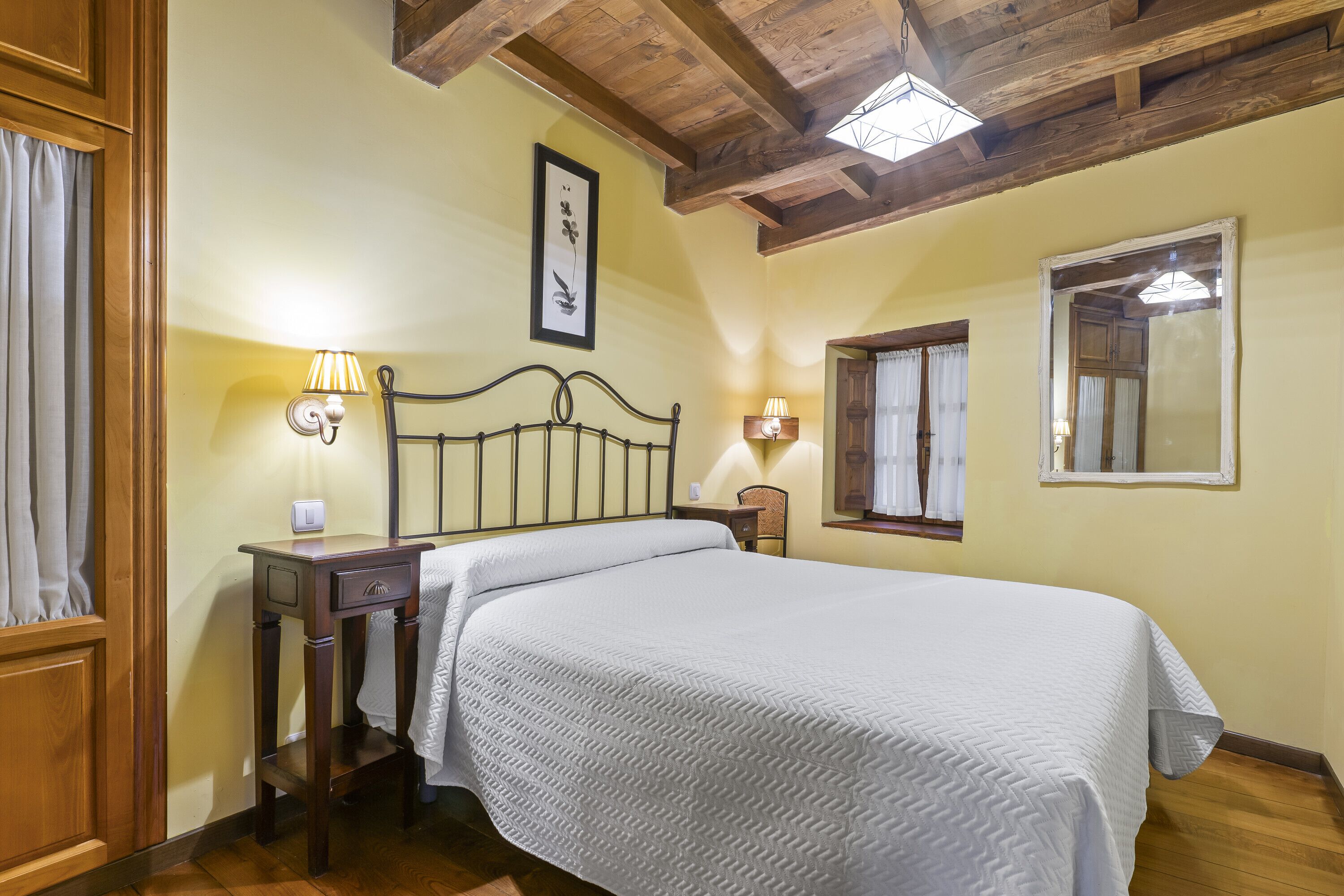 4 chambres, fer et planche à repasser, Wi-Fi gratuit, draps fournis