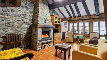 Televisie en een open haard