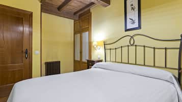 4 slaapkamers, een strijkplank/strijkijzer, gratis wifi, beddengoed