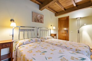 4 slaapkamers, een strijkplank/strijkijzer, gratis wifi, beddengoed