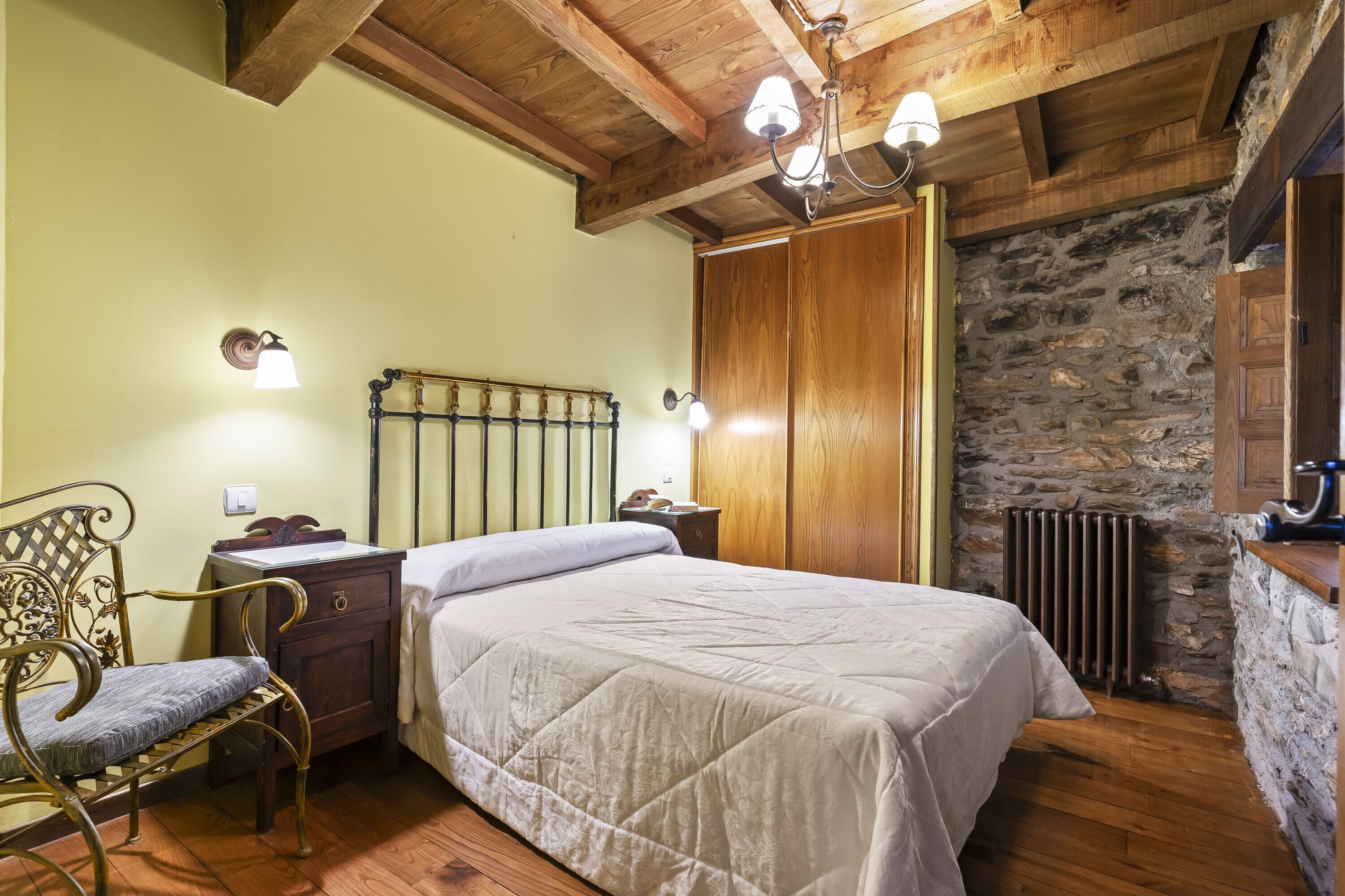 4 habitaciones, tabla de planchar con plancha y wifi gratis 