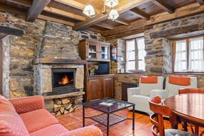 TV, fireplace