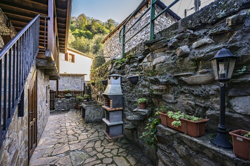 Apartment 'El Cueto' with Mountain View, Private Terrace and Wi-Fi