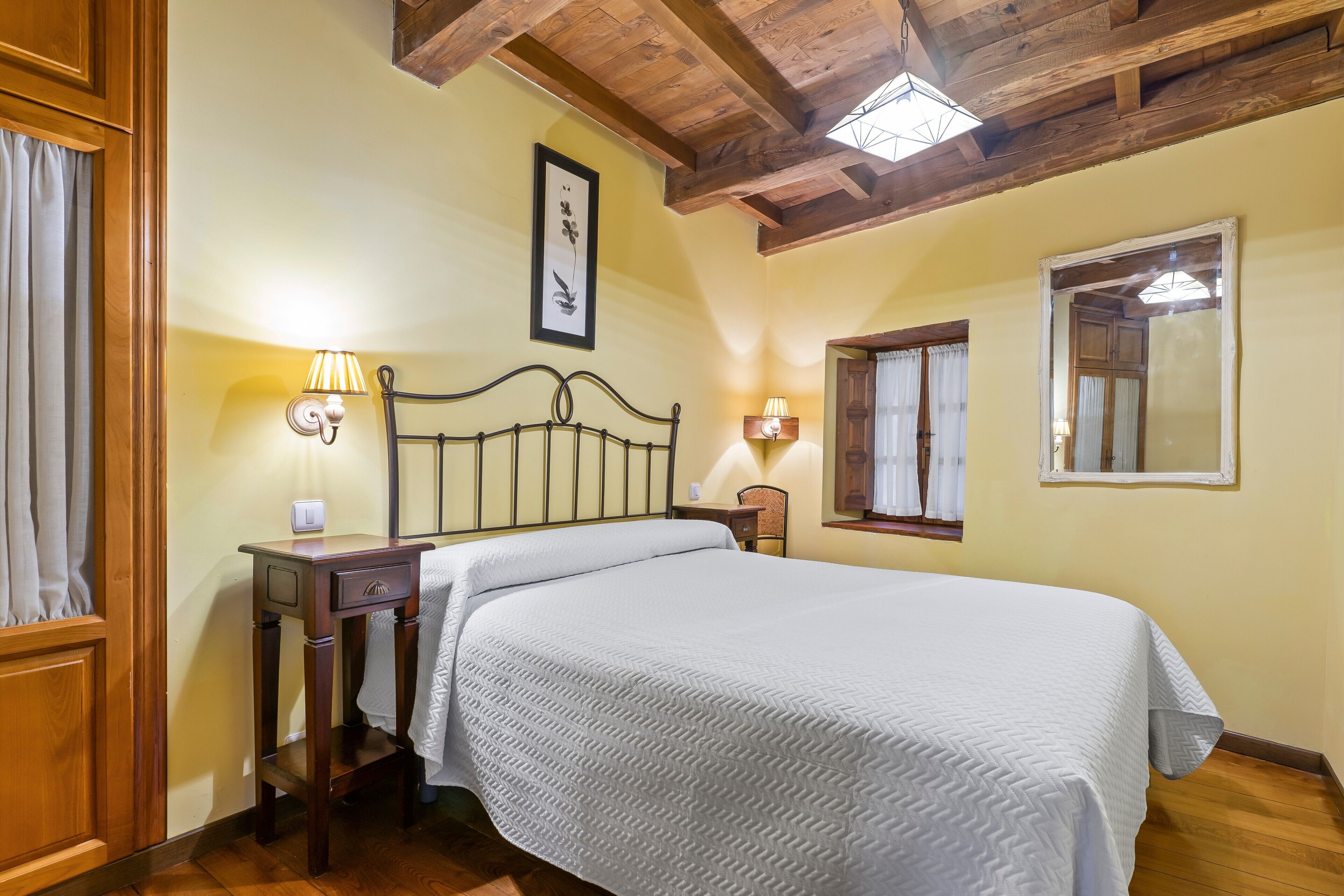 2 dormitorios, tabla de planchar con plancha, wifi gratis y ropa de cama