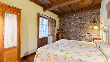 2 dormitorios, tabla de planchar con plancha, wifi gratis y ropa de cama