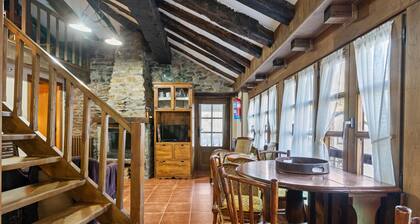 Apartamento 'El Rebocho' con vistas a la montaña, terraza privada y Wi-Fi