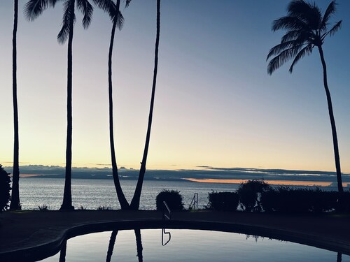 Ocean, freshness, vibe; 1 bedroom + loft + sofas.
