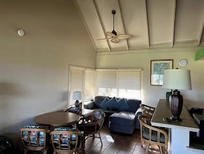 Interior - Ocean, freshness, vibe; 1 bedroom + loft + sofas. (Maunaloa)