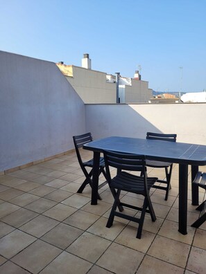 Outdoor dining - Modern Duplex 2 Terraces Private Underground Parking Perfect for Remote Workers (Ulldecona)