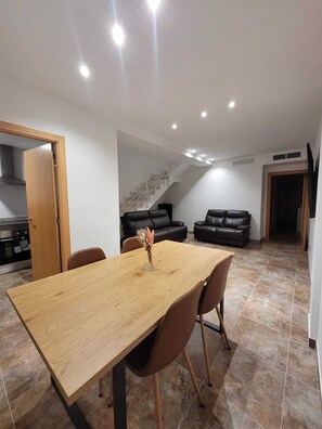 Dining - Modern Duplex 2 Terraces Private Underground Parking Perfect for Remote Workers (Ulldecona)