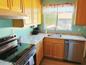 Fridge, microwave, oven, stovetop - Cozy 3BR Home Near SF & Napa Valley (Vallejo)