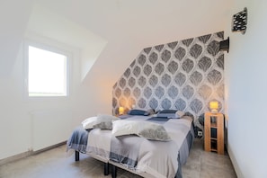 2 bedrooms, iron/ironing board, free WiFi, bed sheets