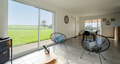 Maison de vacances 'Gite Les Portes De Montafilan' avec terrasse privée et jardin